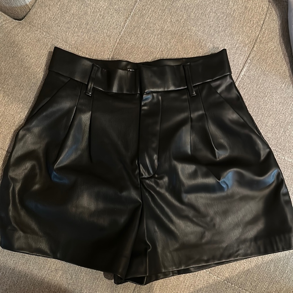 Zara women’s black leather shorts size xs